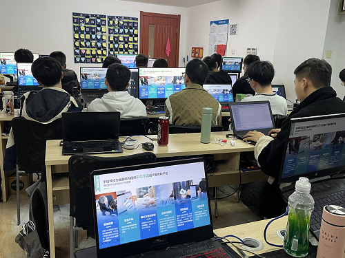 宇信科技華東區(qū)主管親臨千鋒教育杭州校區(qū)，開展企業(yè)宣講與信息咨詢服務(wù)
